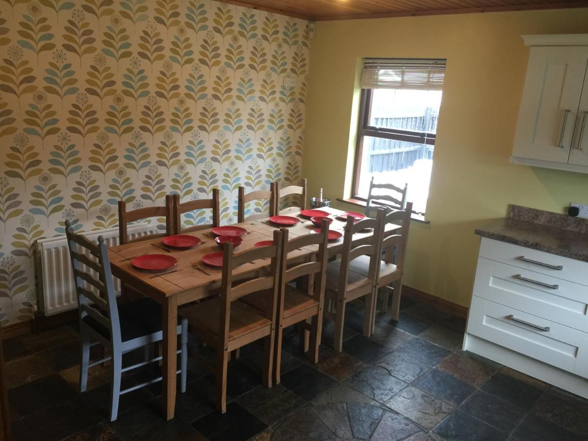 Holiday Home In Ballycastle - Fainne Na Cairde Ngoại thất bức ảnh